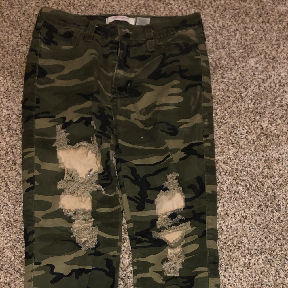 Distressed camo jeans size 3 never worn NWOT